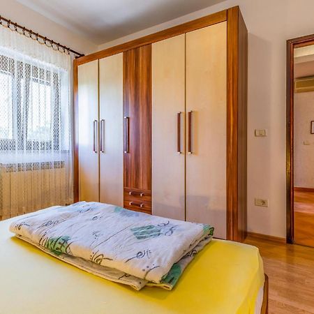 Gorgeous Apartment In Pula With Kitchen Exterior photo